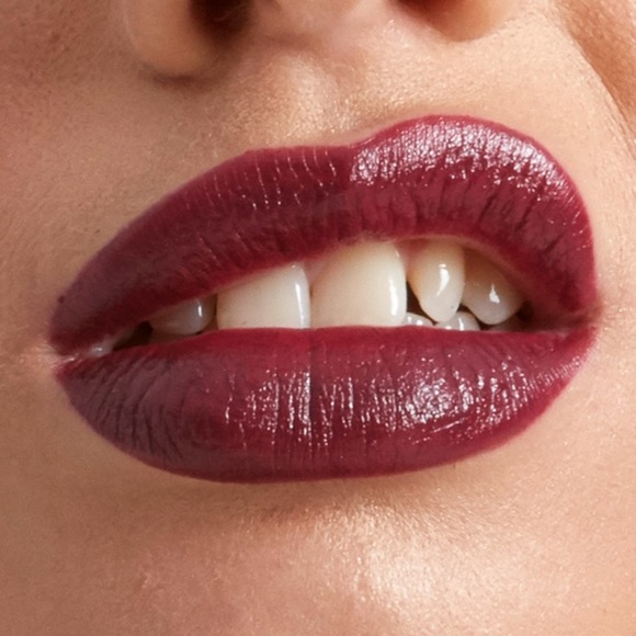 🆕NYX- Shout Loud Satin Lipstick: INTO THE NIGHT - Picture 2 of 6